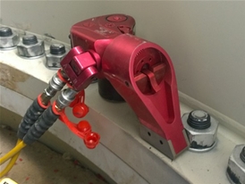 驅動液壓扭矩扳手在張家口沽源風場預緊塔筒螺栓